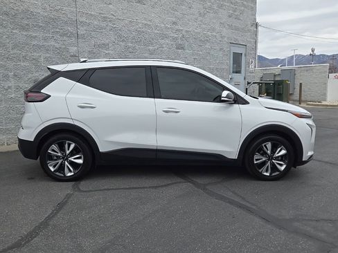 Used 2022 Chevrolet Bolt EUV LT w/ Convenience Package image 2