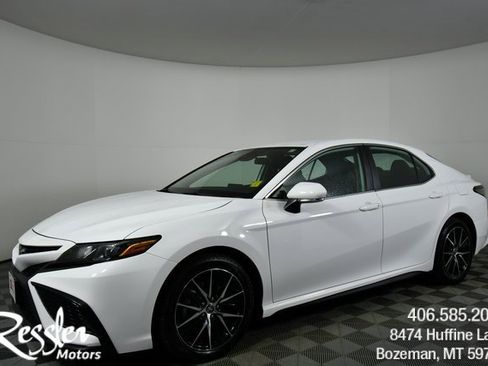 Used 2023 Toyota Camry SE image 1
