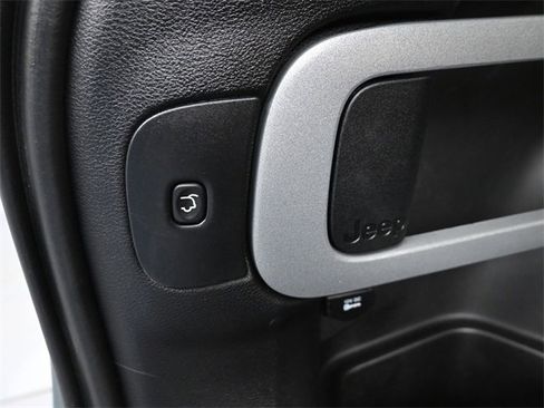 Used 2015 Jeep Cherokee Trailhawk w/ Comfort/Convenience Group image 7