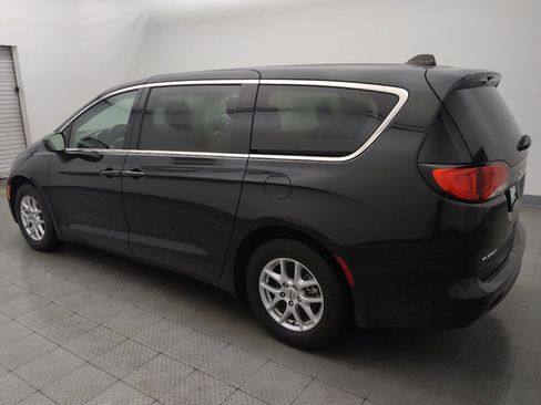 Used 2023 Chrysler Voyager LX FWD image 3