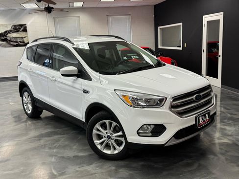 Used 2018 Ford Escape SE image 3