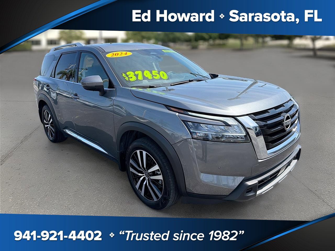 Used 2024 Nissan Pathfinder Platinum w/ Cargo Package FWD image 1