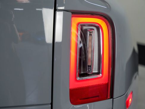 Used 2022 Rolls-Royce Cullinan w/ Dark Exterior Package AWD/4WD image 23
