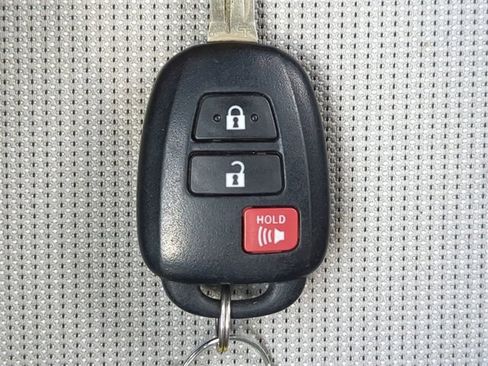 Used 2023 Toyota Corolla Cross L image 31