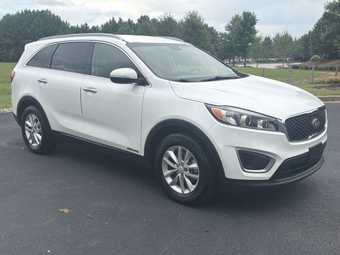 Used 2016 Kia Sorento LX AWD/4WD image 2