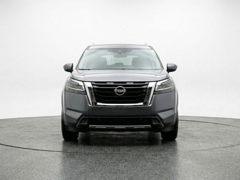 Used 2025 Nissan Pathfinder SV FWD image 2