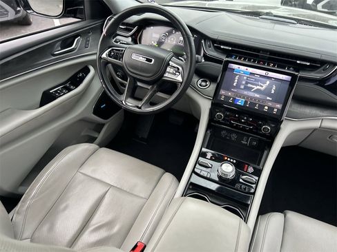 Used 2022 Jeep Grand Cherokee Overland w/ Advanced Protech Group III image 11