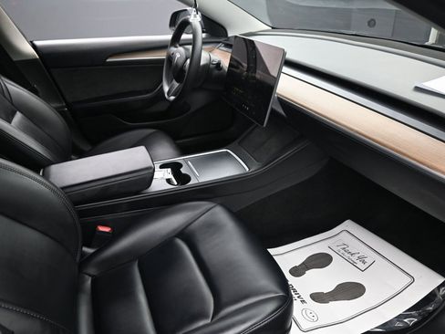 Used 2023 Tesla Model 3 Standard Range image 33