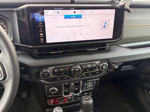 Used 2025 Jeep Gladiator Mojave w/ Safety Group AWD/4WD image 19