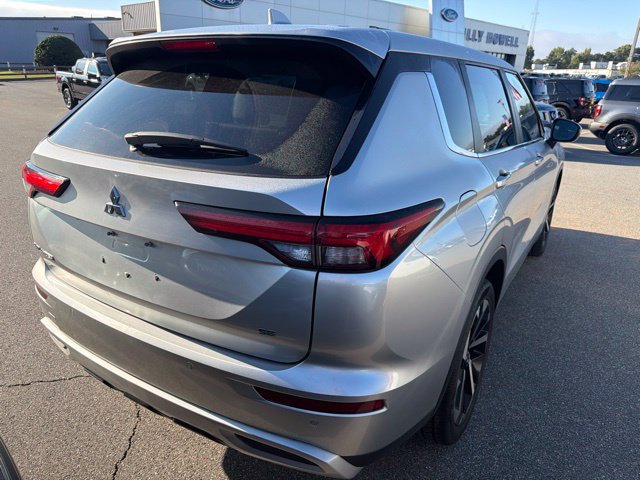 Used 2023 Mitsubishi Outlander SE AWD/4WD image 3