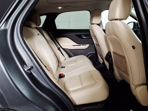 Used 2017 Jaguar F-PACE Prestige image 10