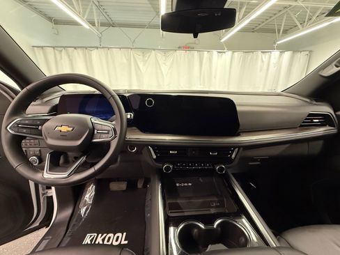 Used 2025 Chevrolet Tahoe LT AWD/4WD image 17
