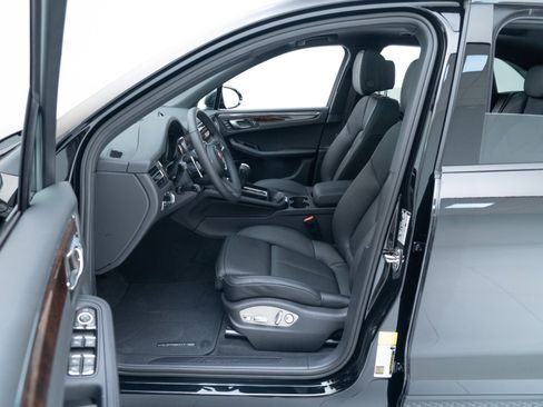 New 2026 Porsche Macan image 17