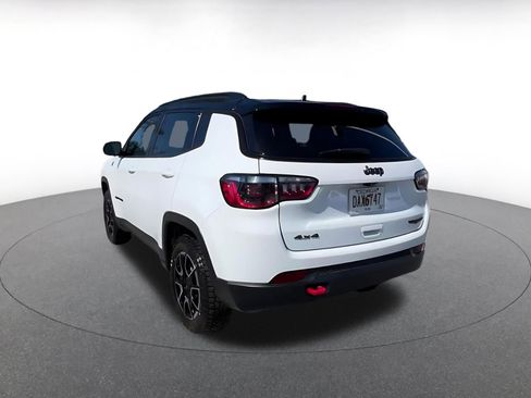 Used 2025 Jeep Compass Trailhawk AWD/4WD image 11