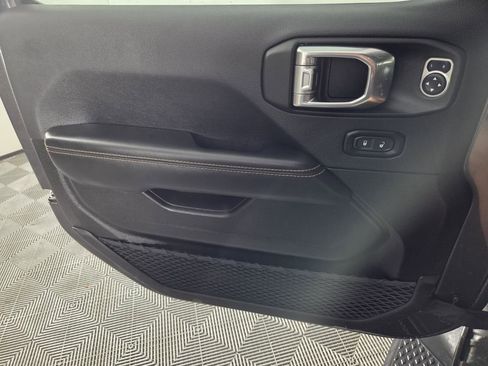 Certified 2025 Jeep Gladiator Sport image 22