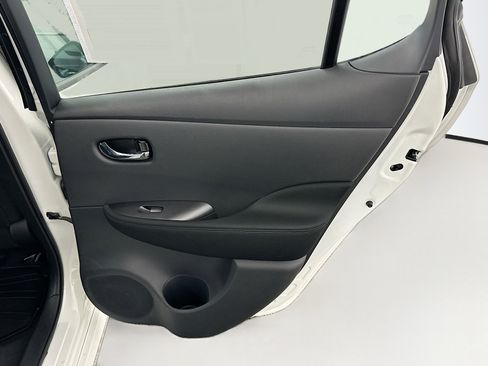 Used 2025 Nissan Leaf S image 30