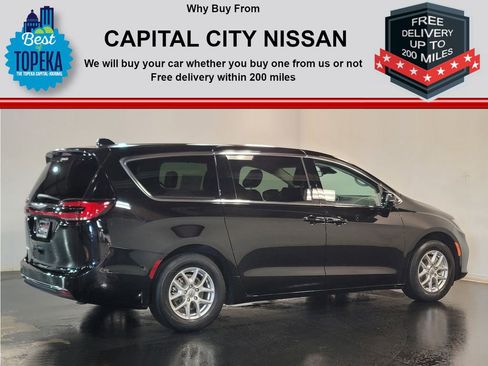 Used 2024 Chrysler Pacifica Touring-L image 25