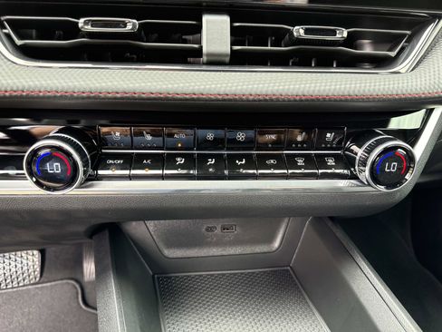 New 2026 Chevrolet Equinox RS w/ Convenience Package III FWD image 26
