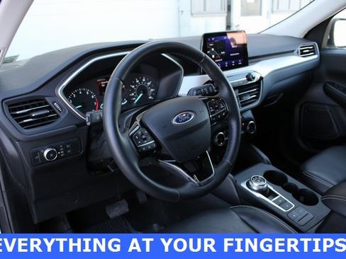 Used 2022 Ford Escape SEL image 2