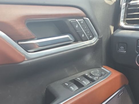 Used 2024 GMC Sierra 2500 Denali Ultimate AWD/4WD image 11