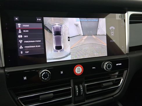 Used 2026 Porsche Macan image 27