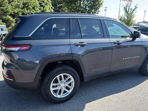 Used 2025 Jeep Grand Cherokee Laredo X RWD image 8