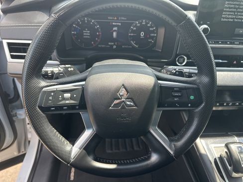 Used 2023 Mitsubishi Outlander SE image 9