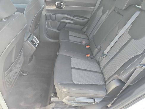 Used 2023 Kia Sorento LX image 18