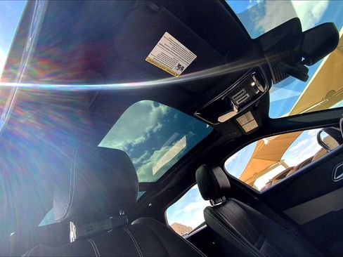 Used 2023 Land Rover Range Rover Velar R-Dynamic S image 13