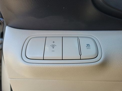 Certified 2023 Hyundai Venue SEL image 20