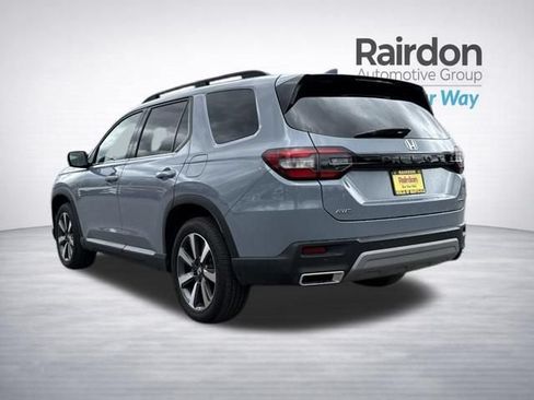 Used 2025 Honda Pilot Touring image 5