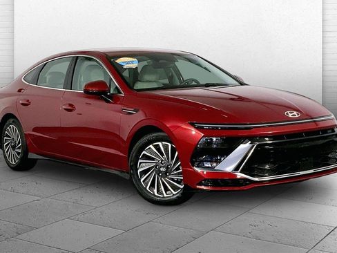Used 2025 Hyundai Sonata SEL FWD image 1