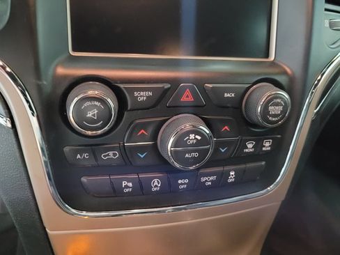 Used 2016 Jeep Grand Cherokee Limited image 36