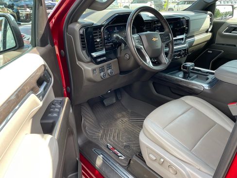 Used 2023 Chevrolet Silverado 1500 LTZ w/ LTZ Premium Package AWD/4WD image 4