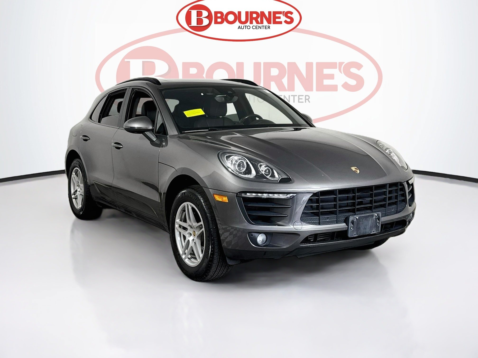 Used 2018 Porsche Macan AWD/4WD image 1
