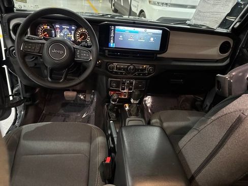 Used 2024 Jeep Wrangler Unlimited Sport AWD/4WD image 27