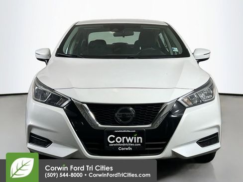 Used 2020 Nissan Versa SV image 4