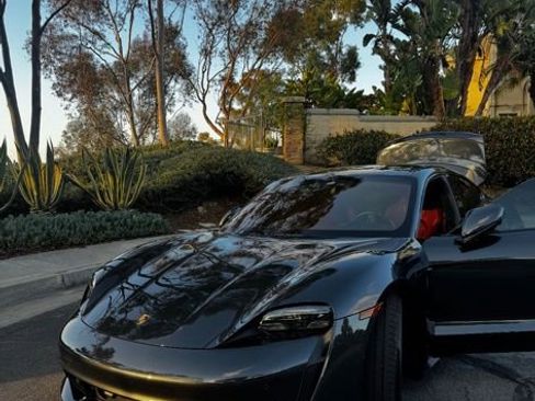 Used 2020 Porsche Taycan Turbo S image 10