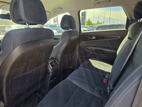 Used 2016 Kia Sorento LX AWD/4WD image 11