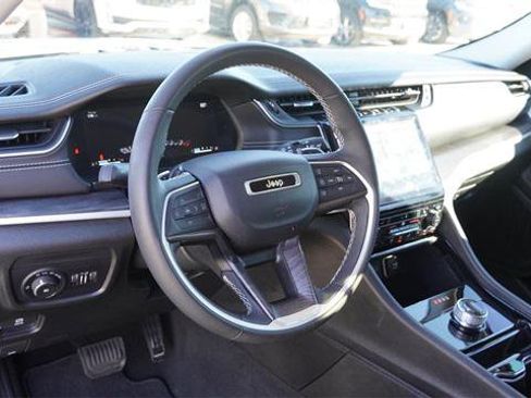 Certified 2023 Jeep Grand Cherokee Limited image 18