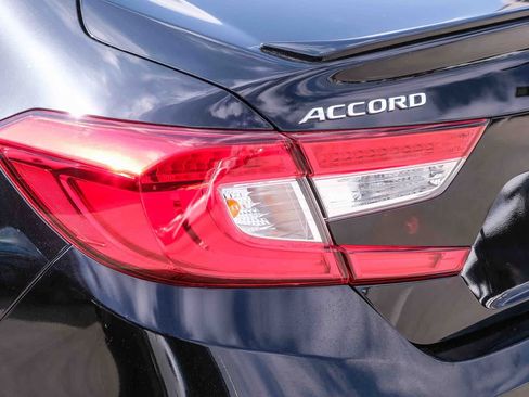 Used 2018 Honda Accord Sport image 7