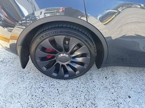 Used 2024 Tesla Model Y Performance image 9