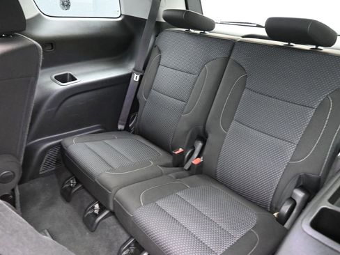 Used 2023 GMC Acadia SLE w/ Driver Convenience Package image 14