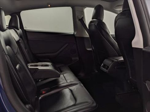 Used 2022 Tesla Model Y Long Range image 17