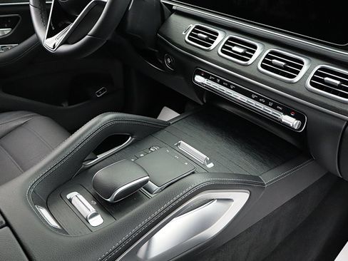 Used 2024 Mercedes-Benz GLE 580 4MATIC w/ Night Package image 26