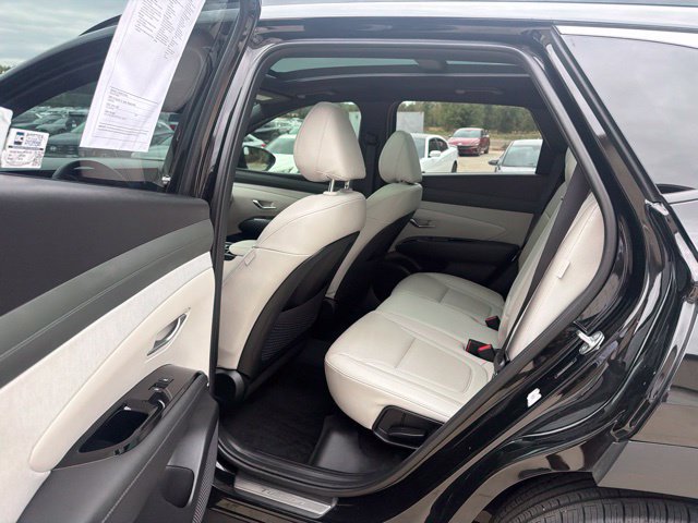 Used 2025 Hyundai Tucson Limited FWD image 19