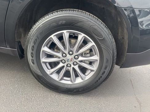 Used 2024 Buick Enclave Premium image 25