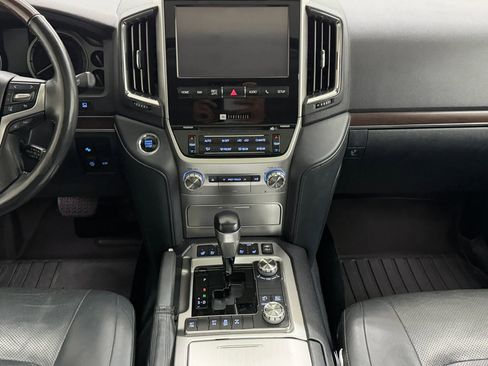 Used 2018 Toyota Land Cruiser AWD/4WD image 32