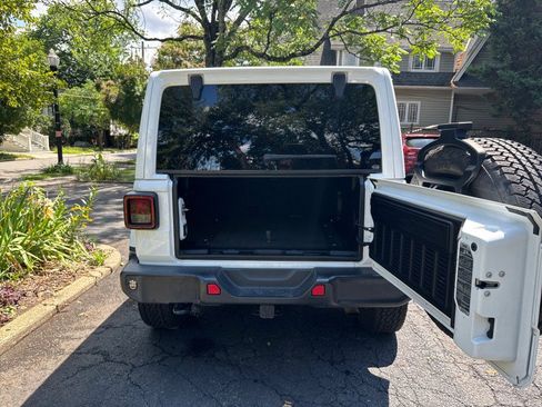 Used 2019 Jeep Wrangler Unlimited Sahara AWD/4WD image 31
