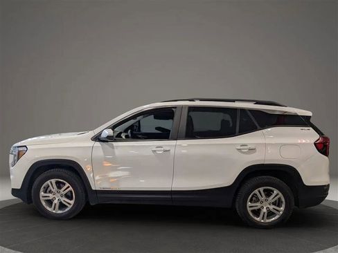 Used 2022 GMC Terrain SLE w/ Driver Convenience Package image 2